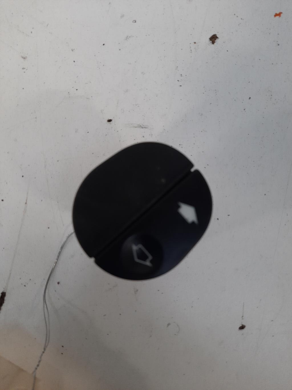 Interruttore lavacristalli anteriore destro FORD FIESTA 5 PHASE 1 Diésel - 1