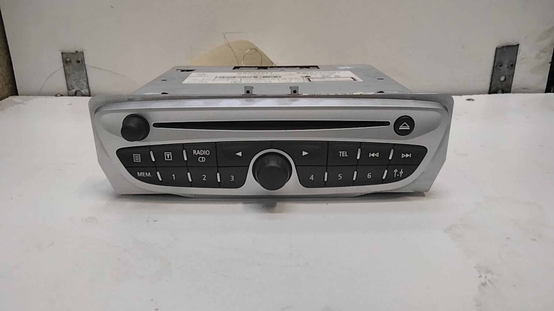 Autoradio originale RENAULT MEGANE 3 PHASE 1 Diésel - 1