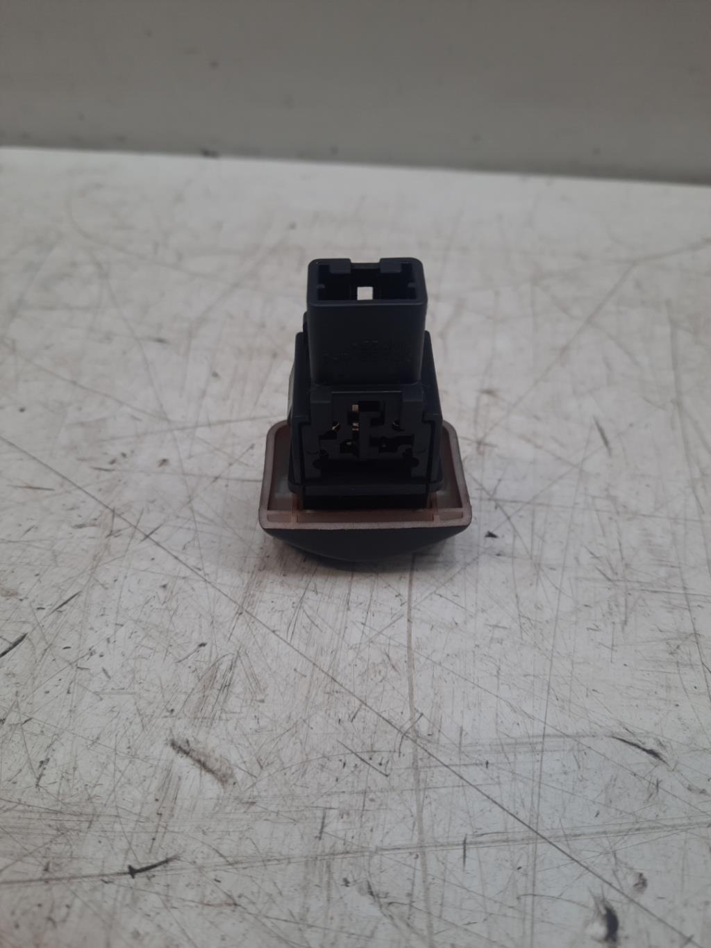 Bouton de warning NISSAN NOTE 1 PHASE 2 Essence - 1