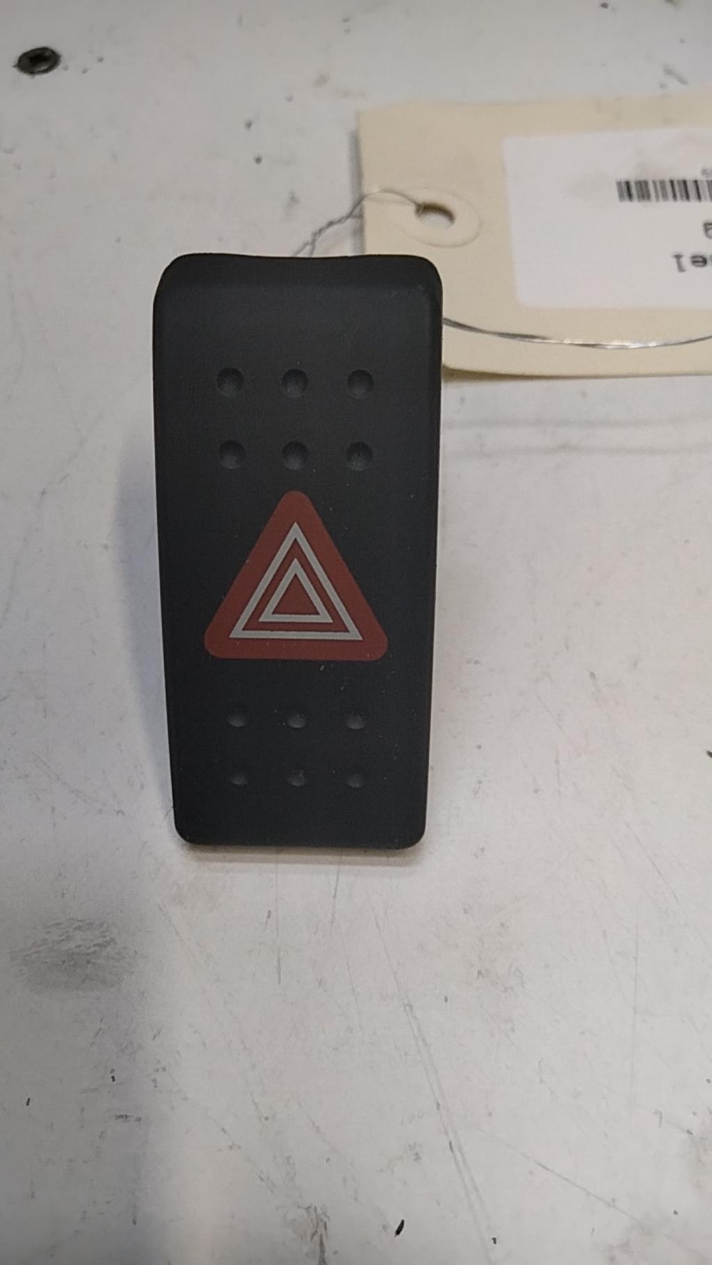 Bouton de warning SUZUKI SWIFT 3 Diesel - 1
