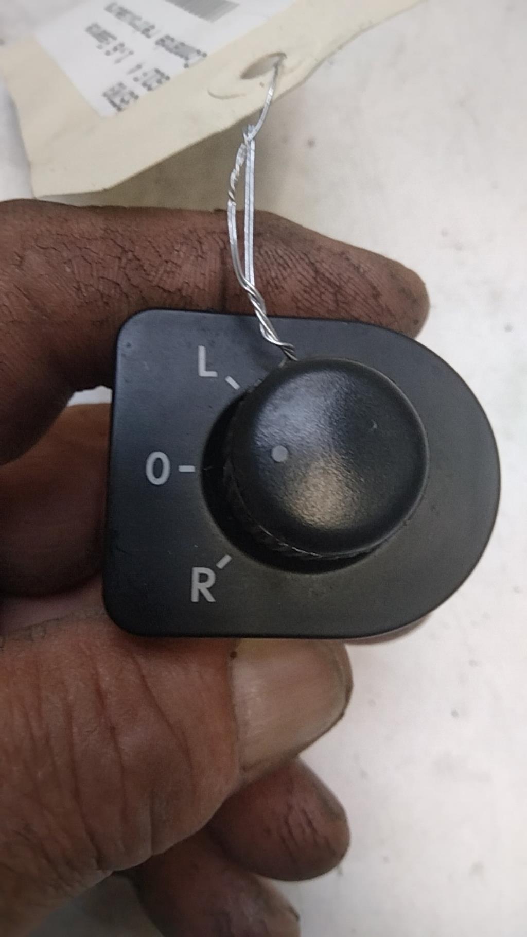 Commande retroviseurs VOLKSWAGEN GOLF 4 Essence - 1