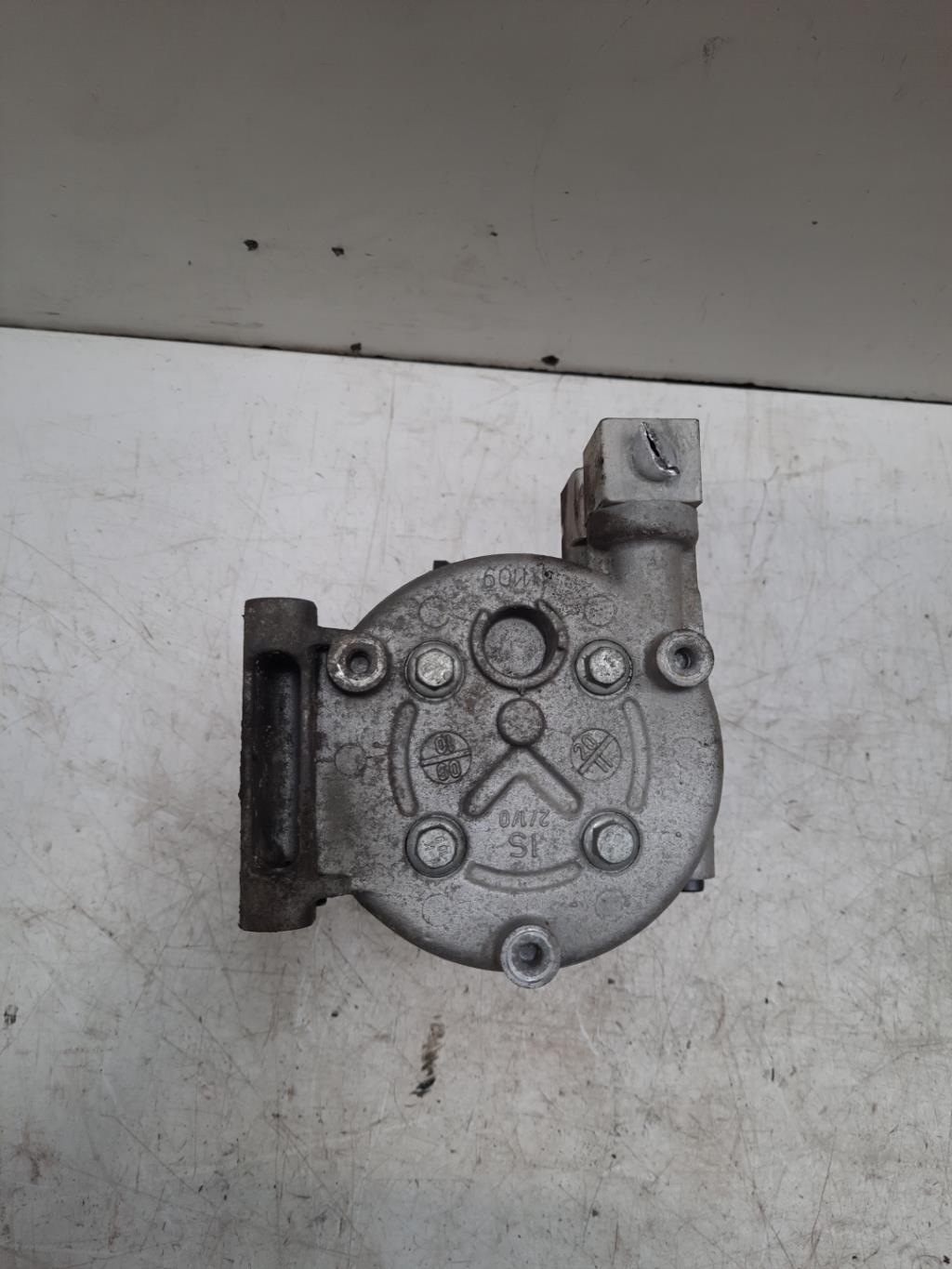 Compresseur clim FORD FIESTA 6 PHASE 1 Essence - 1