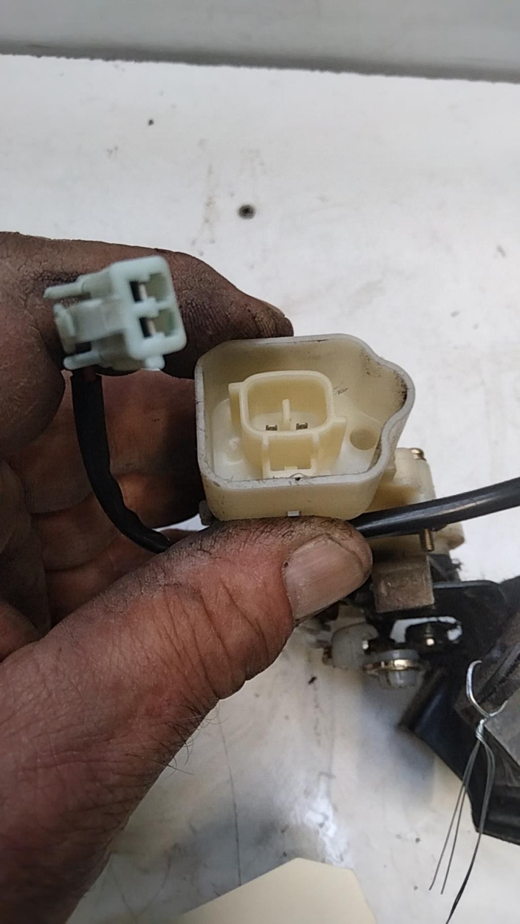 Fermeture centralisee coffre MAZDA 323 6 Diesel - 1