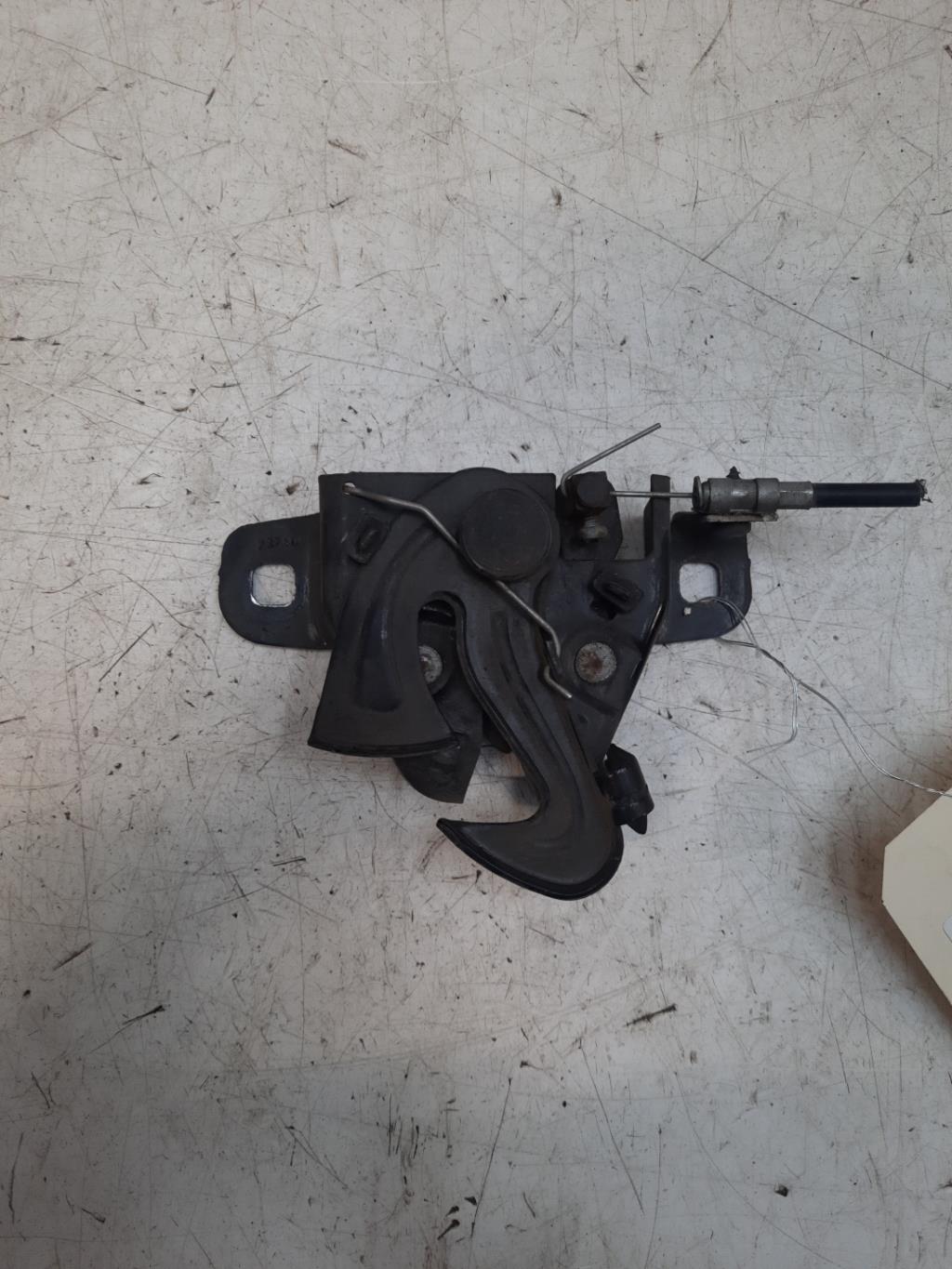 Fermeture de capot VOLKSWAGEN FOX Essence - 1