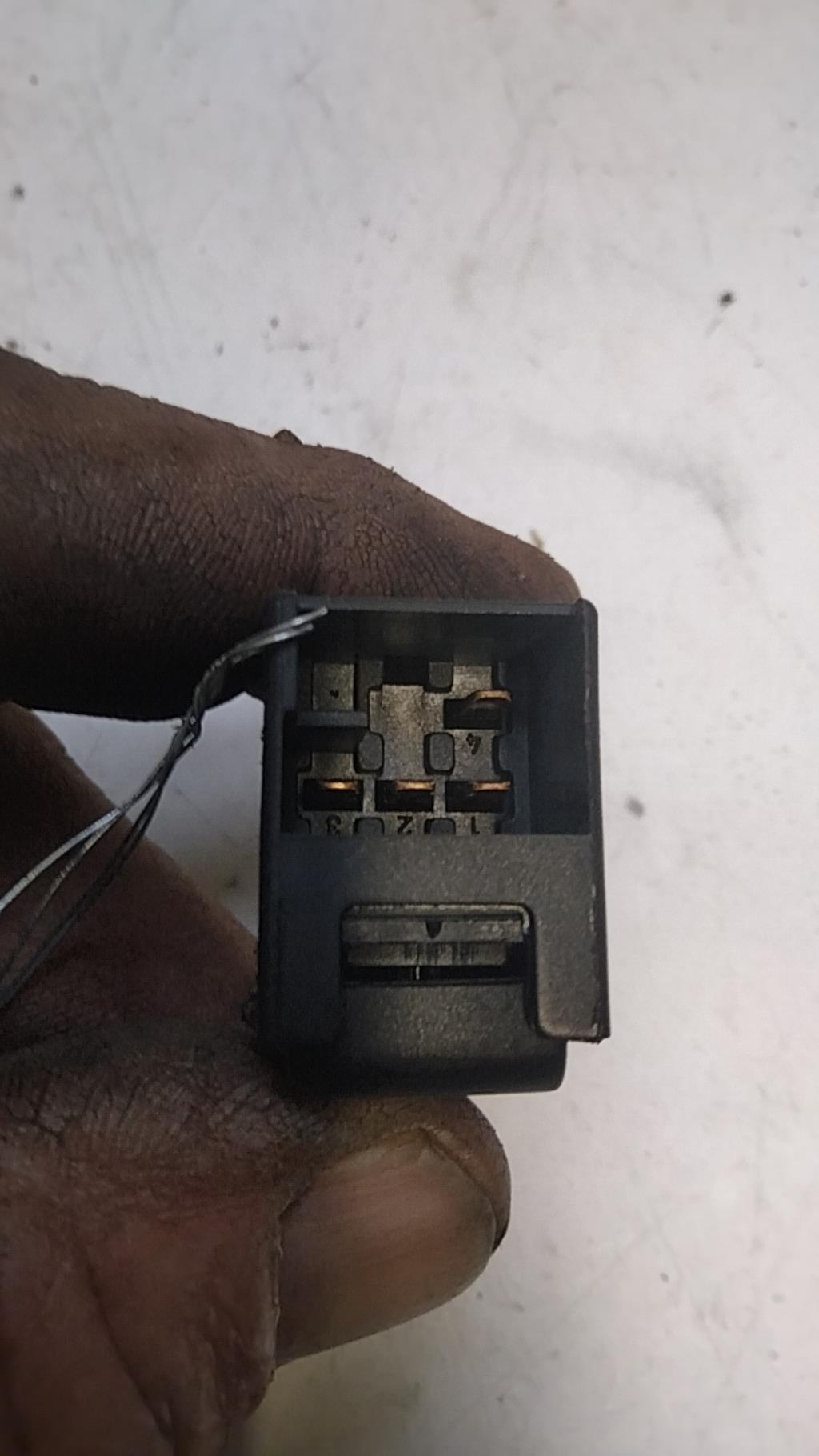 Interruttore lavacristalli posteriore destro VOLKSWAGEN GOLF 4 Gasolina - 1