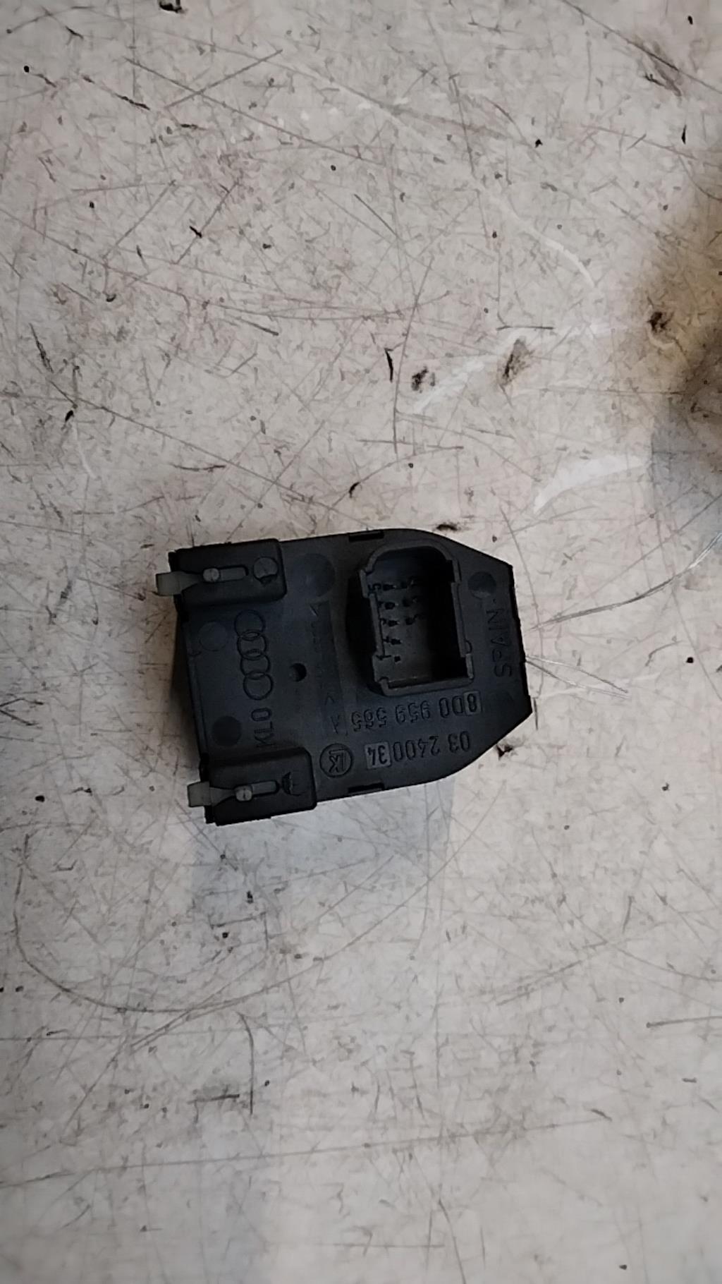 Commande retroviseurs AUDI A4 1 PHASE 2 Diesel - 1