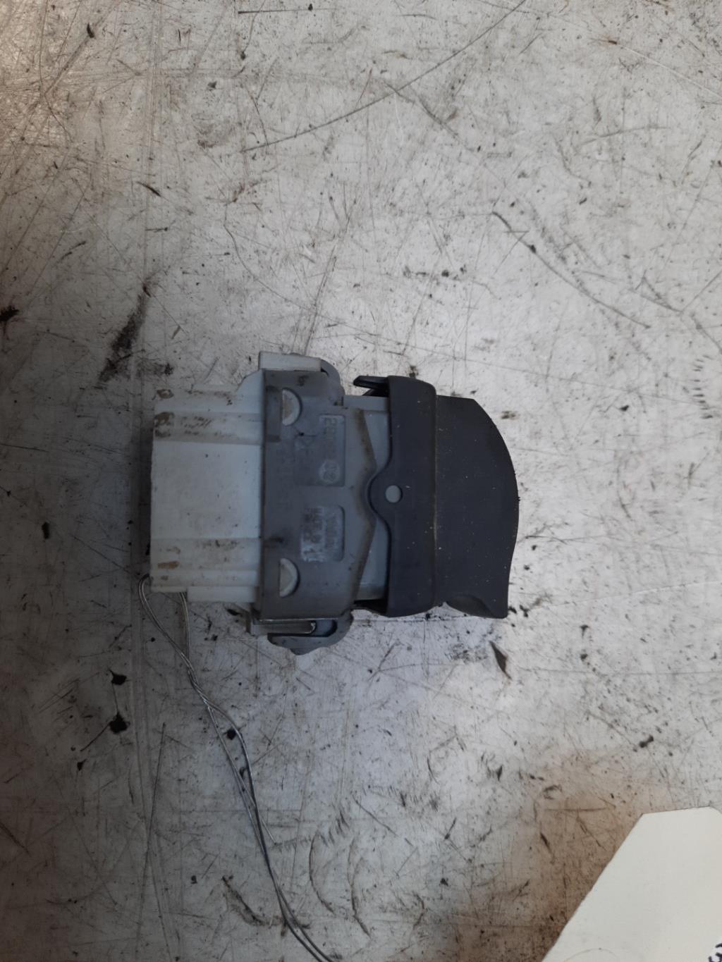 Interruttore lavacristalli posteriore destro RENAULT MEGANE 2 PHASE 1  - 1