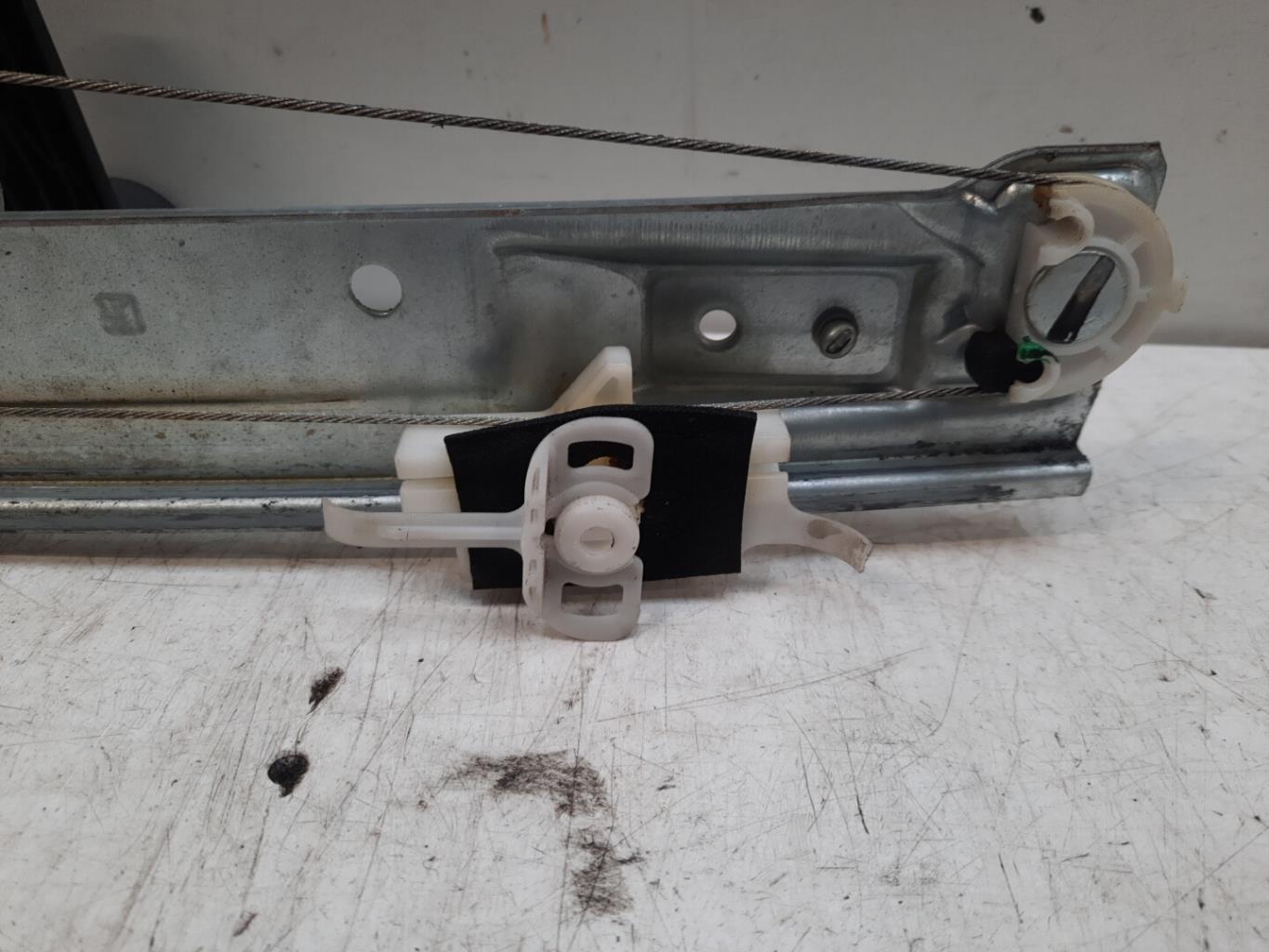 Alzacristalli manuale posteriore destro OPEL CORSA D PHASE 1 Diésel - 1