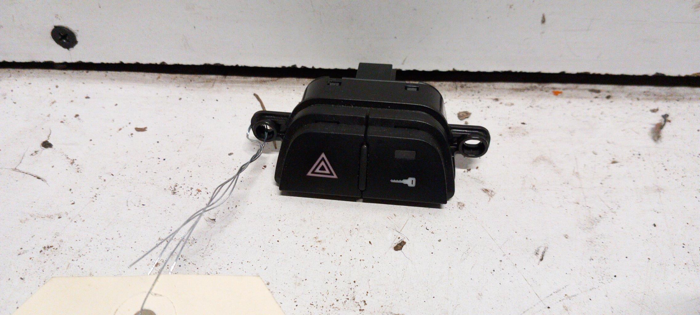 Bouton de warning ALFA ROMEO MITO PHASE 1 Diesel - 1