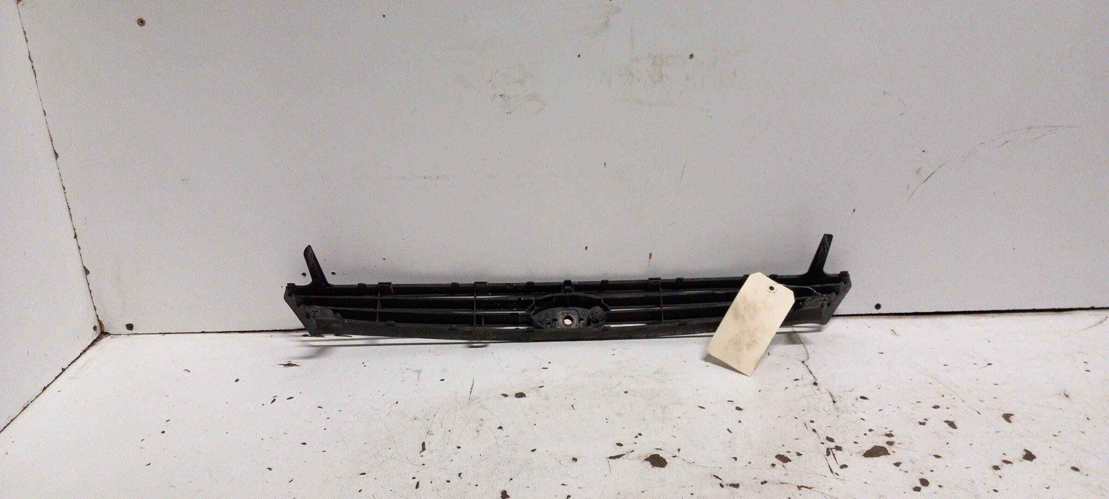Calandre FORD FOCUS Essence - 1