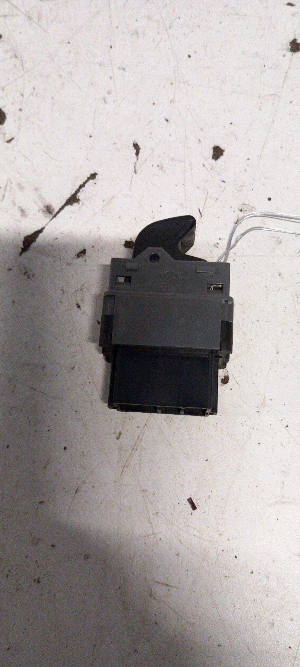 Interruttore lavacristalli anteriore destro PEUGEOT 307 PHASE 1 Diésel - 1