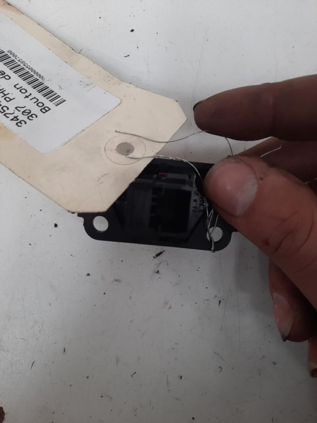 Bouton de warning PEUGEOT 307 PHASE 1 BREAK Essence - 1