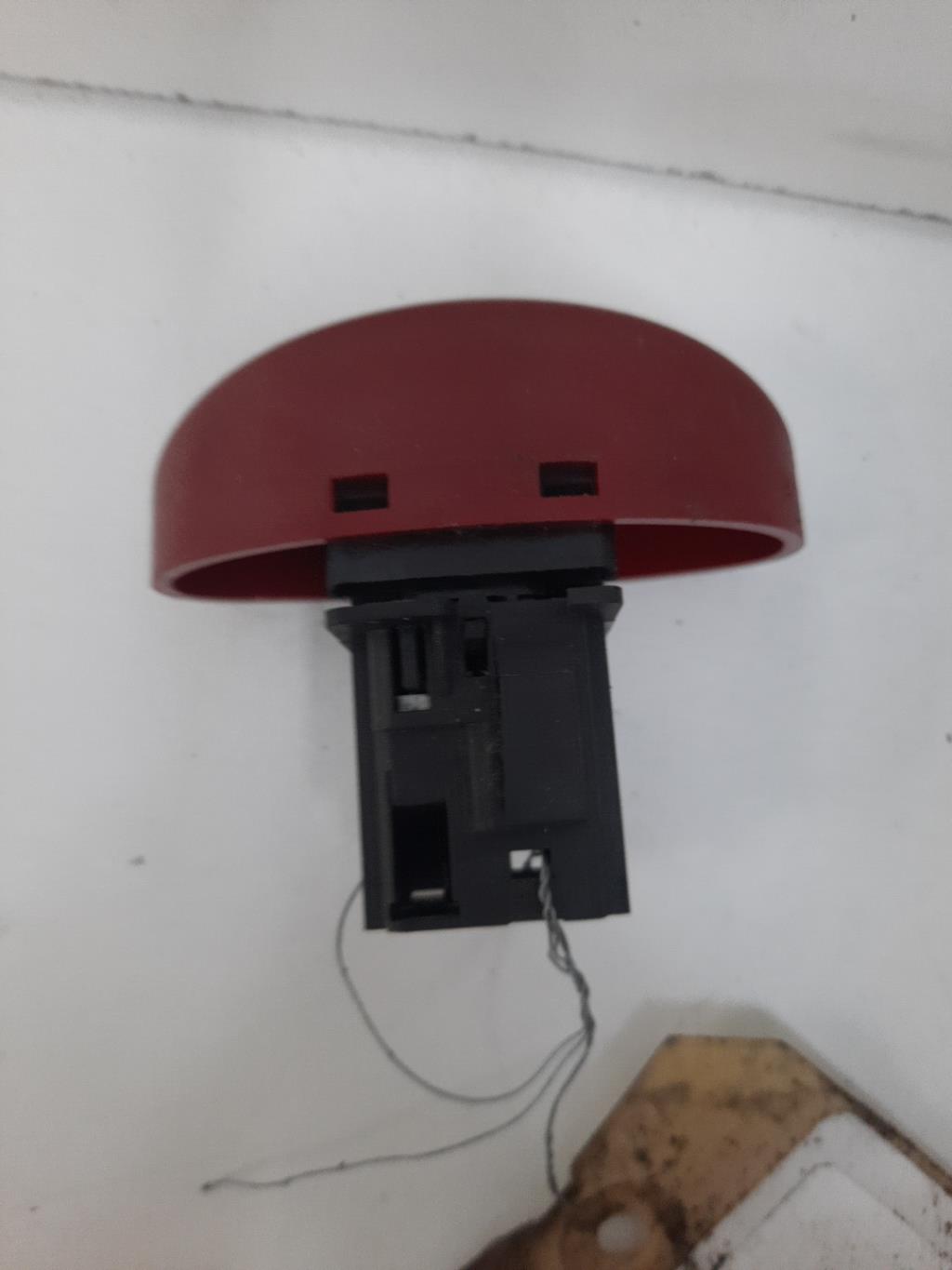 Bouton de warning PEUGEOT 206 PHASE 1 BREAK  - 1