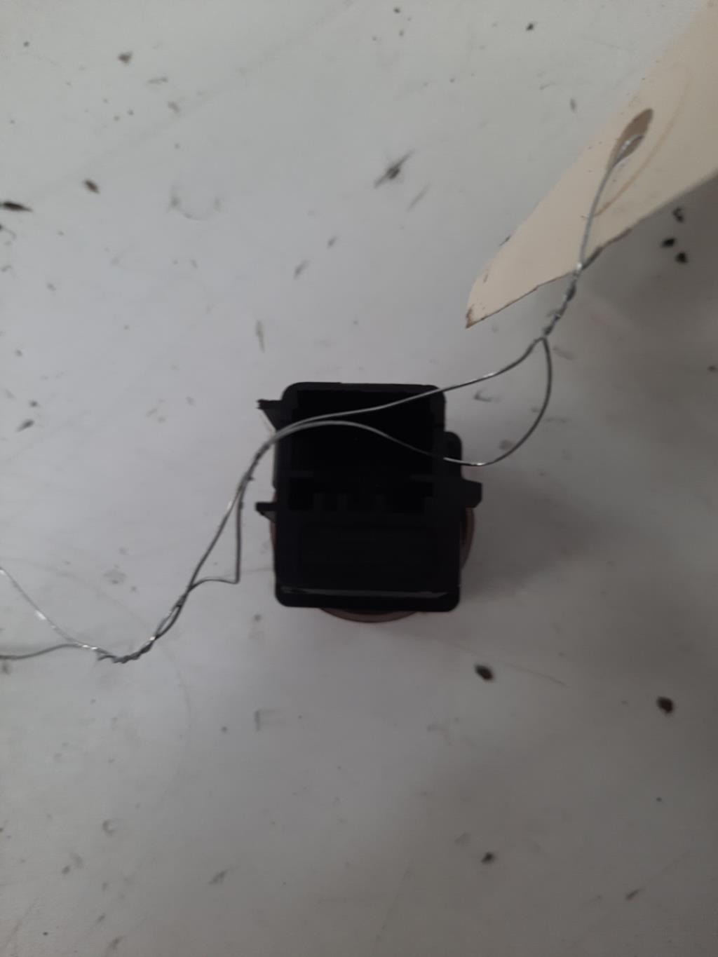 Bouton de warning PEUGEOT PARTNER 1 PHASE 2  - 1