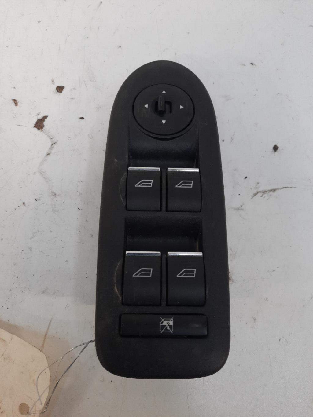 Interruttore lavacristalli anteriore sinistro FORD C-MAX PHASE 2 Diésel - 1