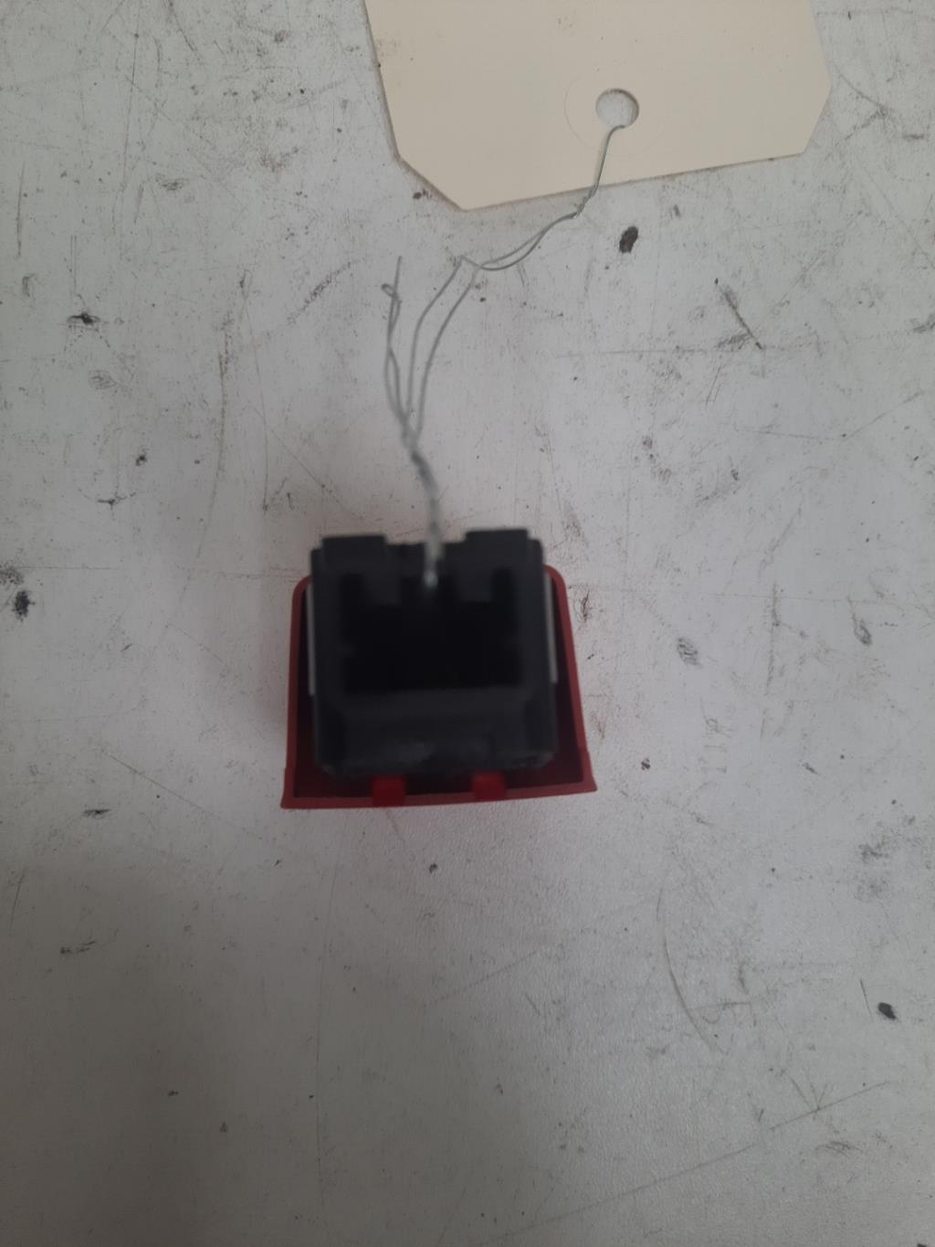 Bouton de warning NISSAN MICRA 3 PHASE 1 Diesel - 1