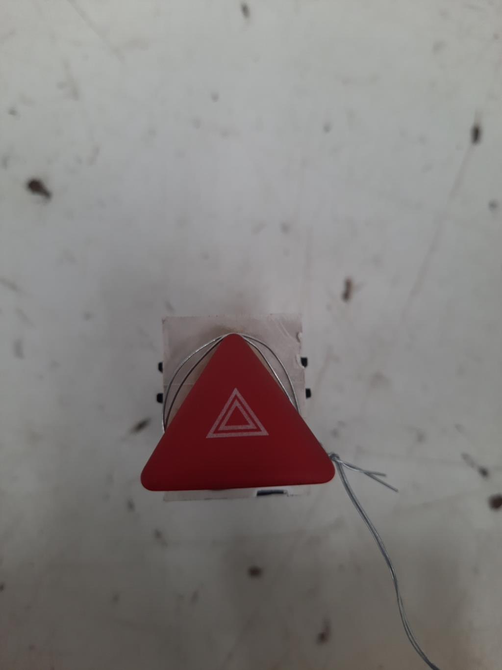 Bouton de warning VOLKSWAGEN PASSAT 5 BREAK Diesel - 1