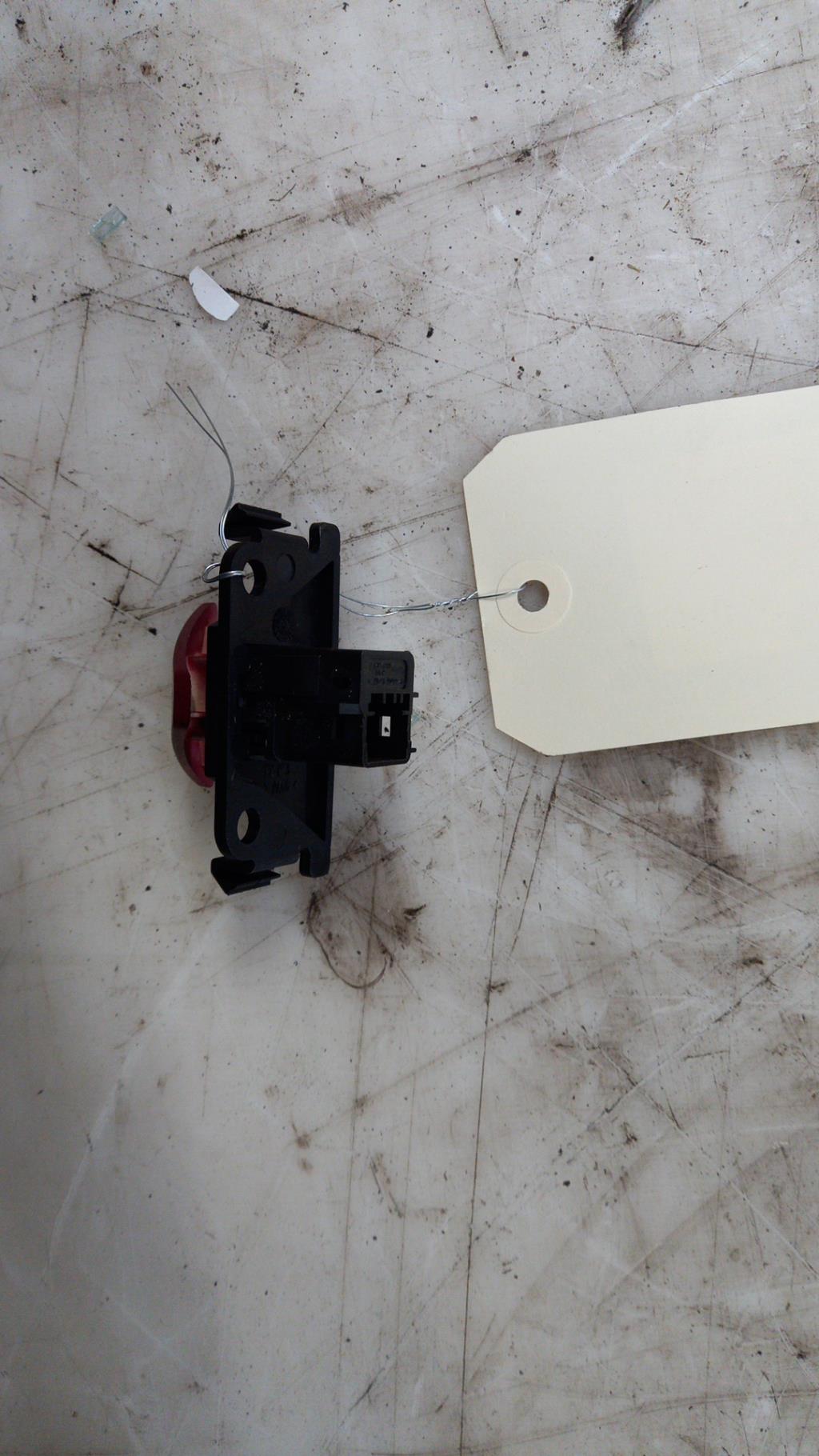 Bouton de warning PEUGEOT 307 PHASE 1  - 1