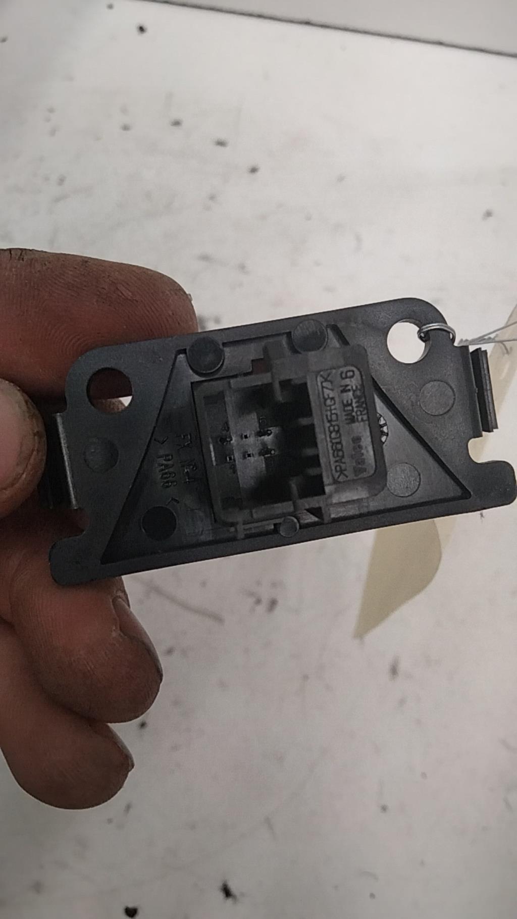 Bouton de warning PEUGEOT 307 PHASE 2 BREAK Diesel - 1
