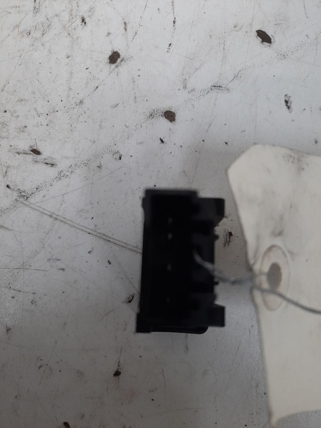 Bouton de warning MAZDA 3 1 PHASE 2 Diesel - 1