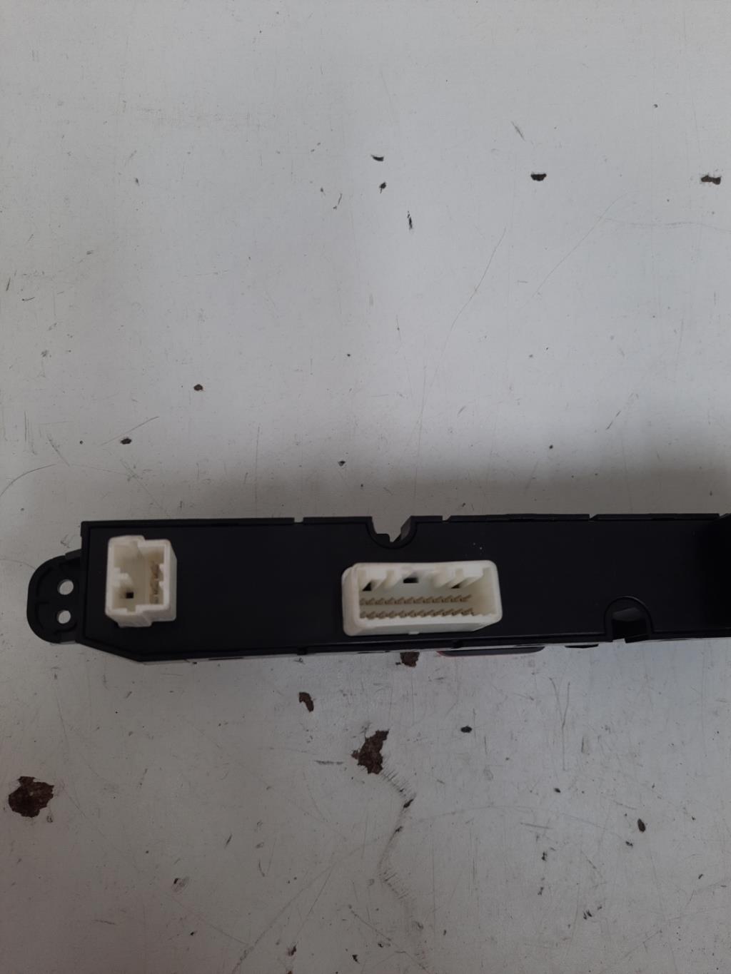 Bouton de warning KIA CEE-D 1 PHASE 1 Diesel - 1