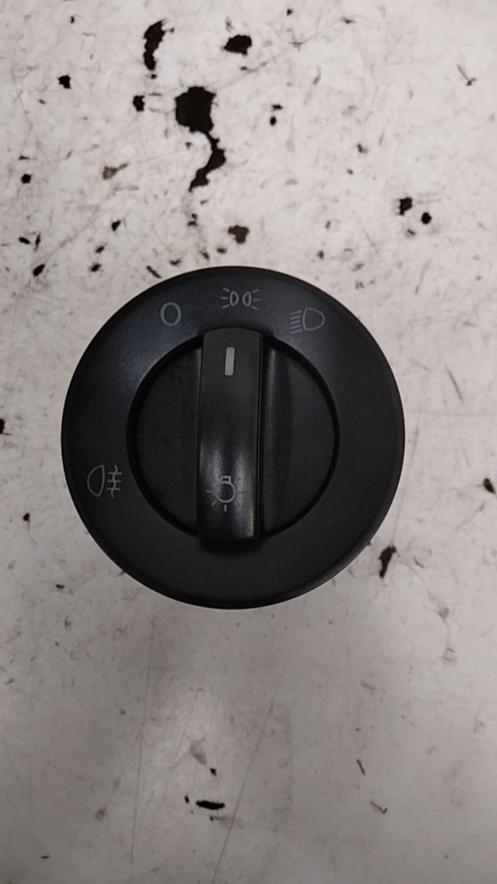 Commande de phare VOLKSWAGEN POLO 4 PHASE 2 Essence - 1