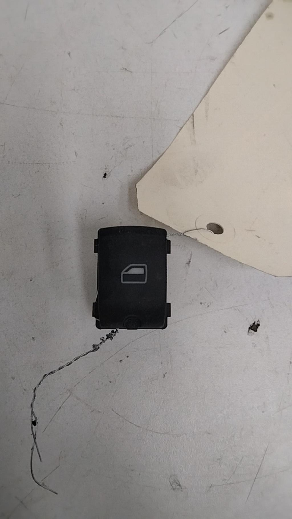 Interruttore lavacristalli posteriore destro AUDI A6 3 AVANT PHASE 1 BREAK Diésel - 1