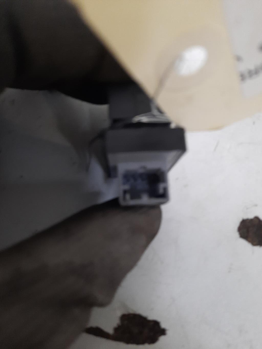 Interruttore lavacristalli posteriore sinistro AUDI A6 3 AVANT PHASE 1 BREAK Diésel - 1
