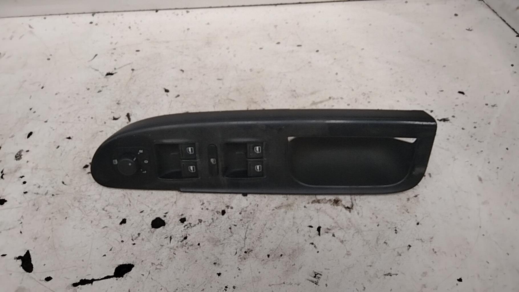 Interruttore lavacristalli anteriore sinistro VOLKSWAGEN PASSAT 5 Diésel - 1