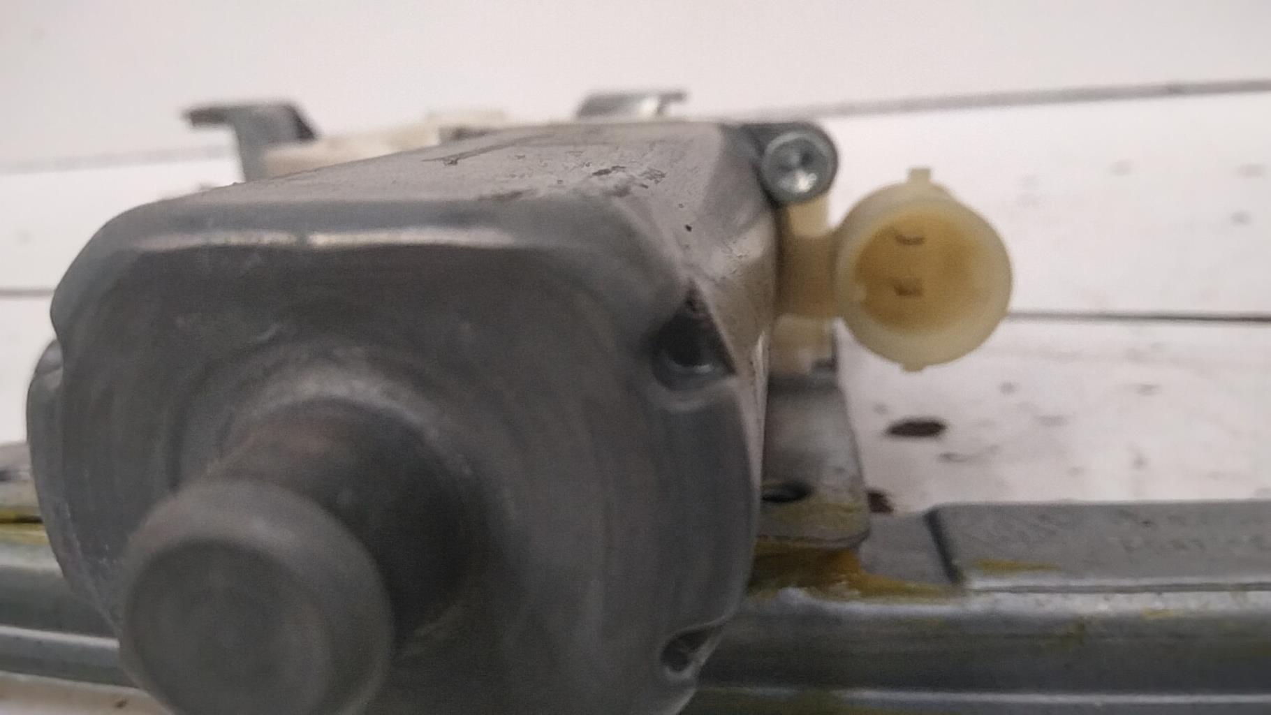 Alzacristalli elettrico posteriore sinistro RENAULT CLIO 2 PHASE 2 Diésel - 1