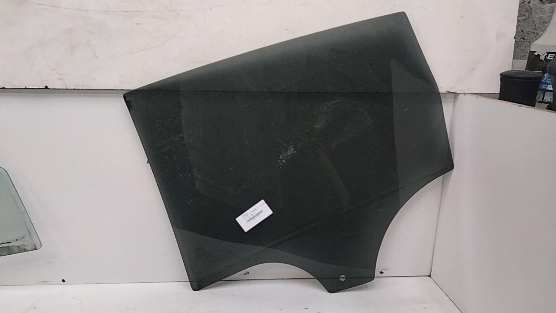 Vitre arriere droit FORD C-MAX 2 PHASE 1 Diesel - 1