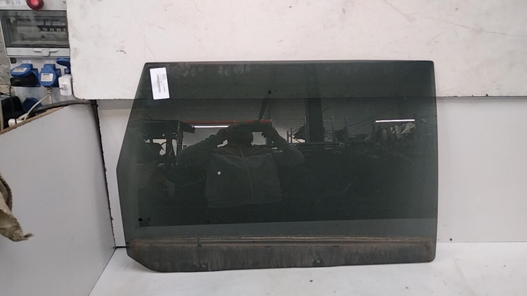 Vetro posteriore destro HYUNDAI TRAJET Diésel - 1