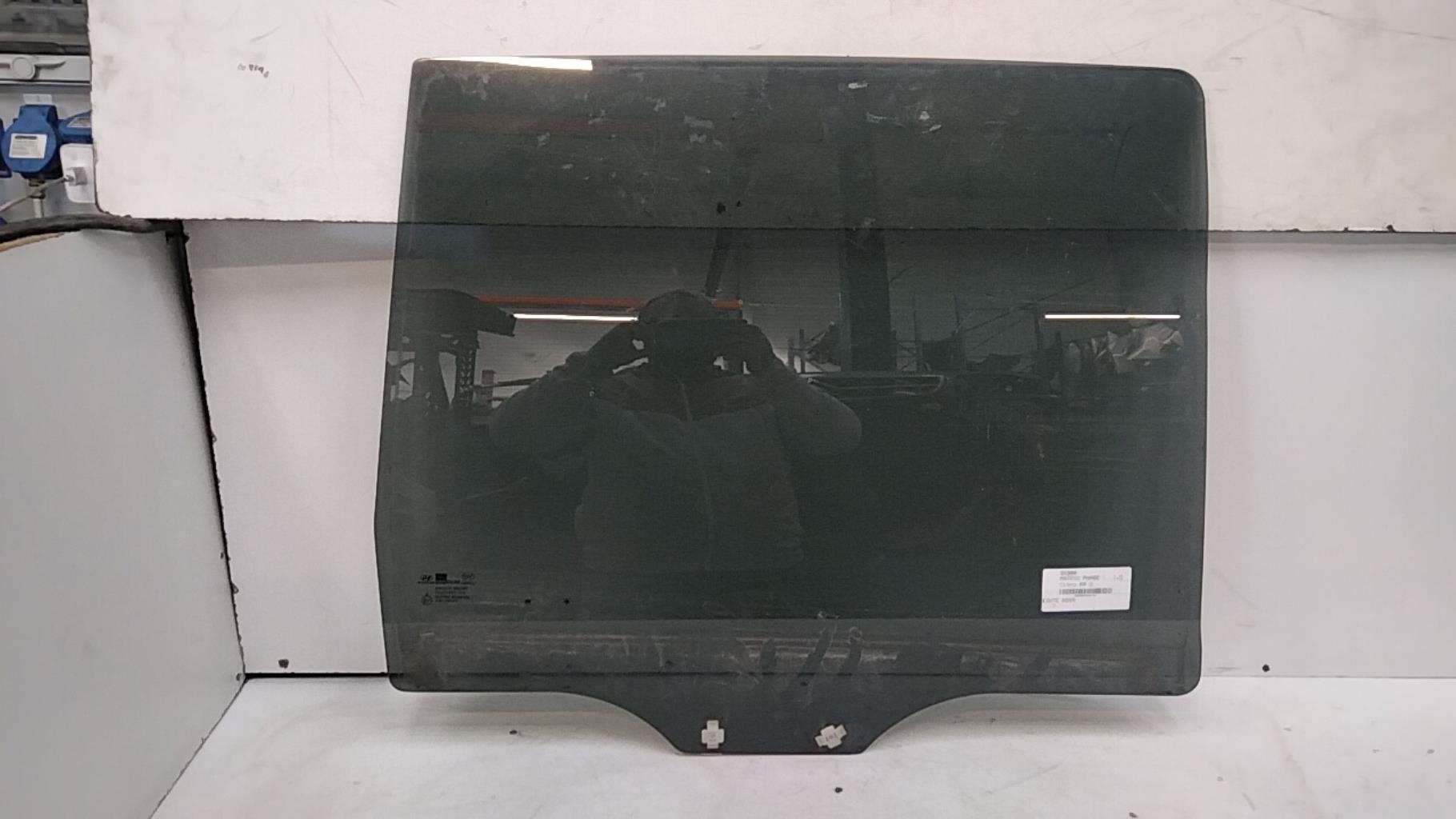 Vetro posteriore destro HYUNDAI MATRIX PHASE 1  - 1