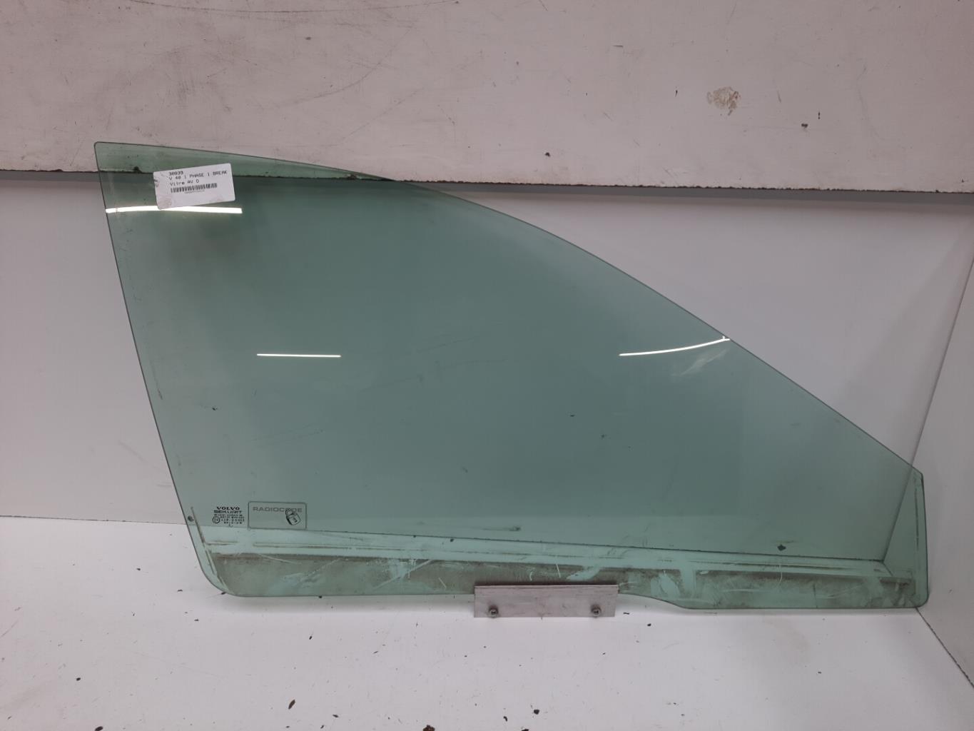 Vitre avant droit VOLVO V 40 1 PHASE 1 BREAK Diesel - 1