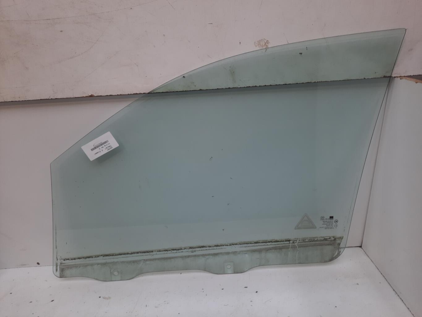 Vitre avant droit HYUNDAI TRAJET Diesel - 1