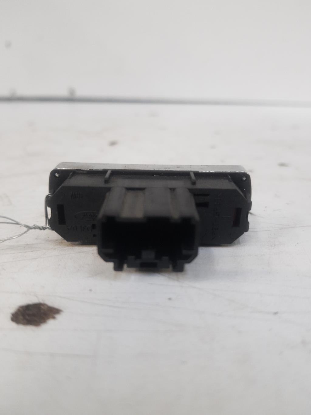 Bouton de warning FORD MONDEO 2 BREAK Diesel - 1