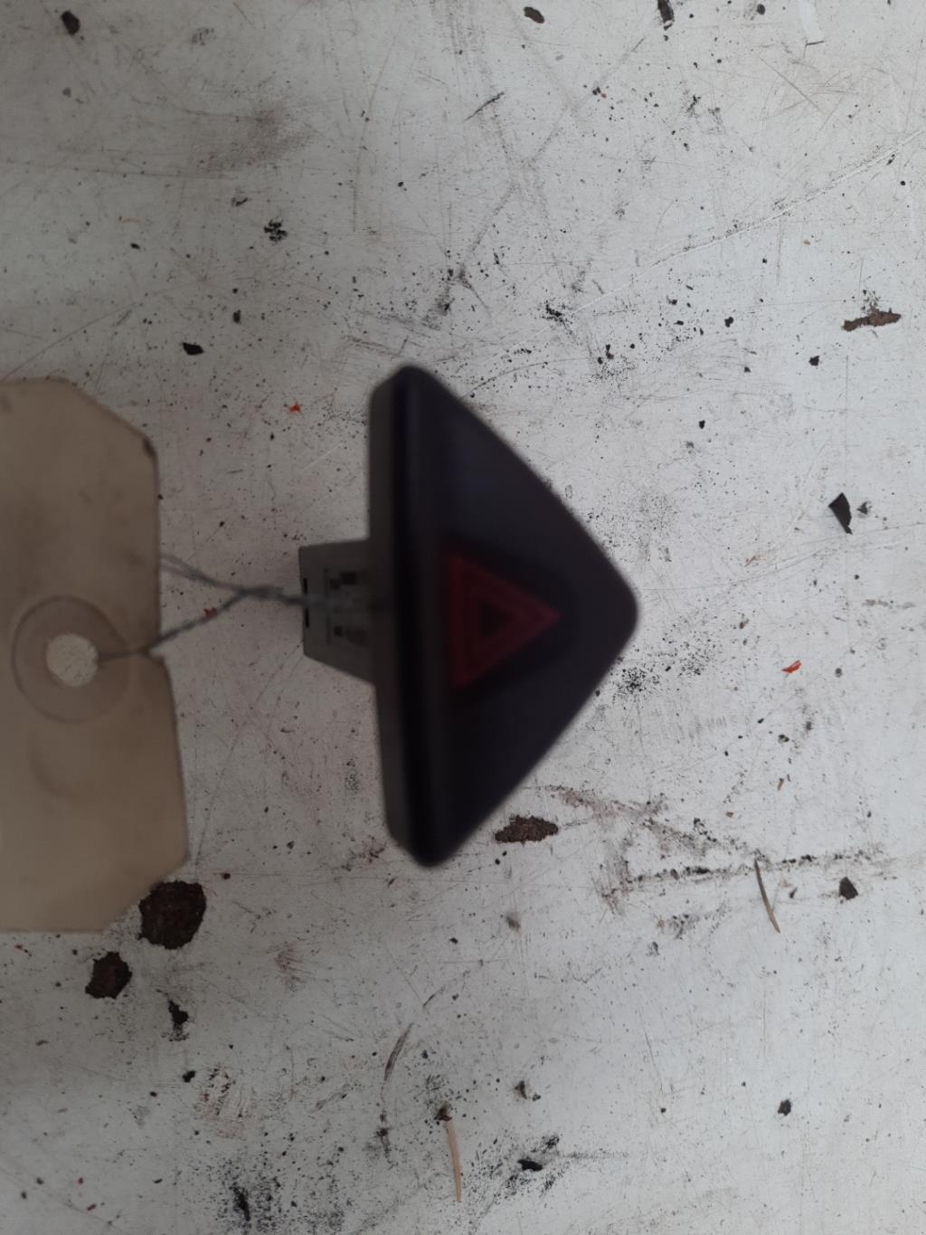 Bouton de warning VOLVO V 70 1 PHASE 3 BREAK Diesel - 1