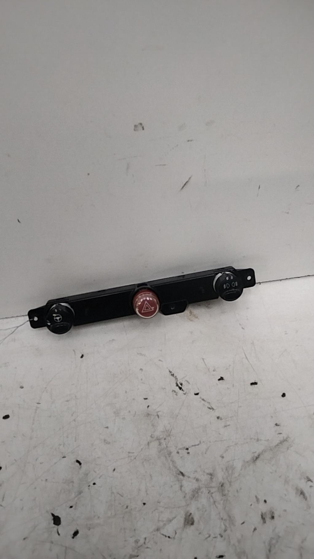 Bouton de warning FIAT 500 2 PHASE 1  - 1