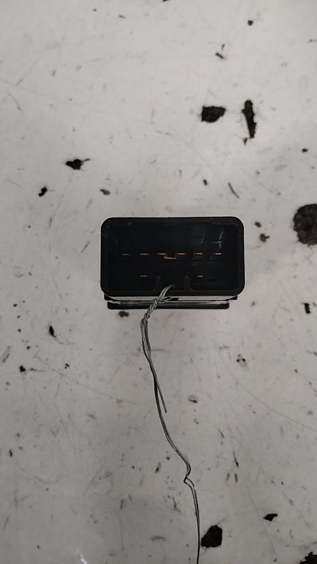 Bouton de warning KIA RIO 2 PHASE 1  - 1