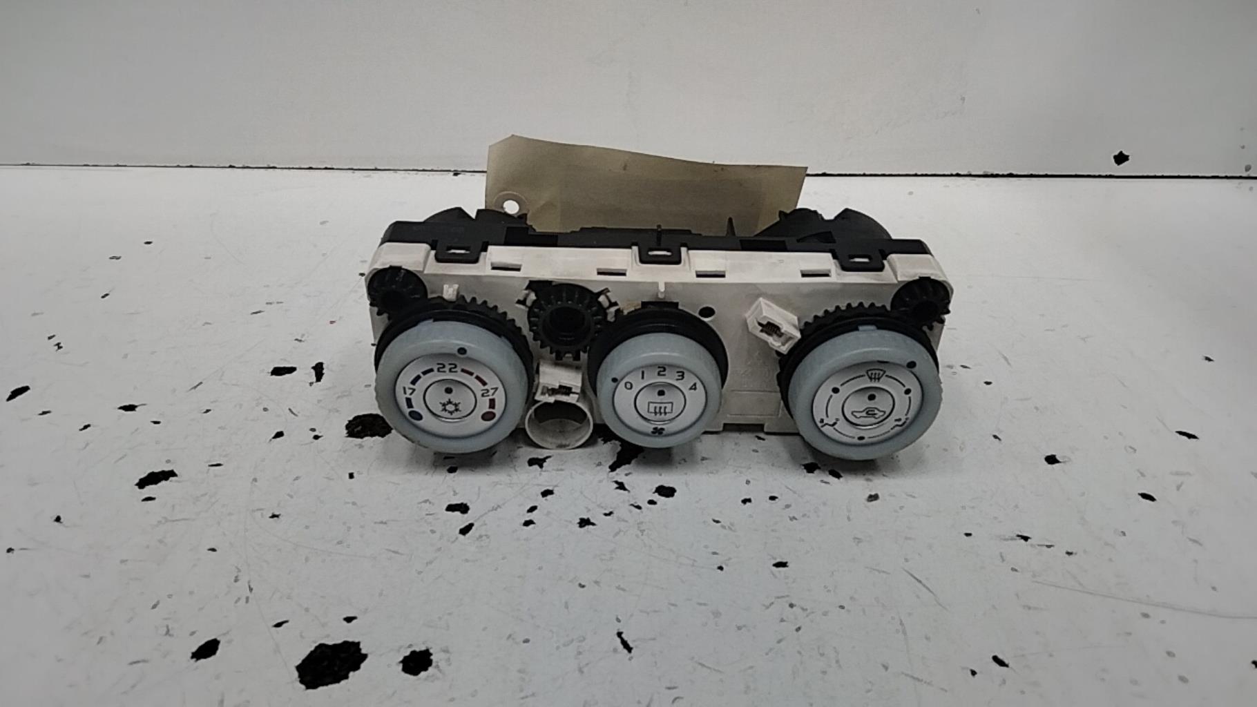 Commande chauffage MITSUBISHI COLT 6 PHASE 1 Diesel - 1