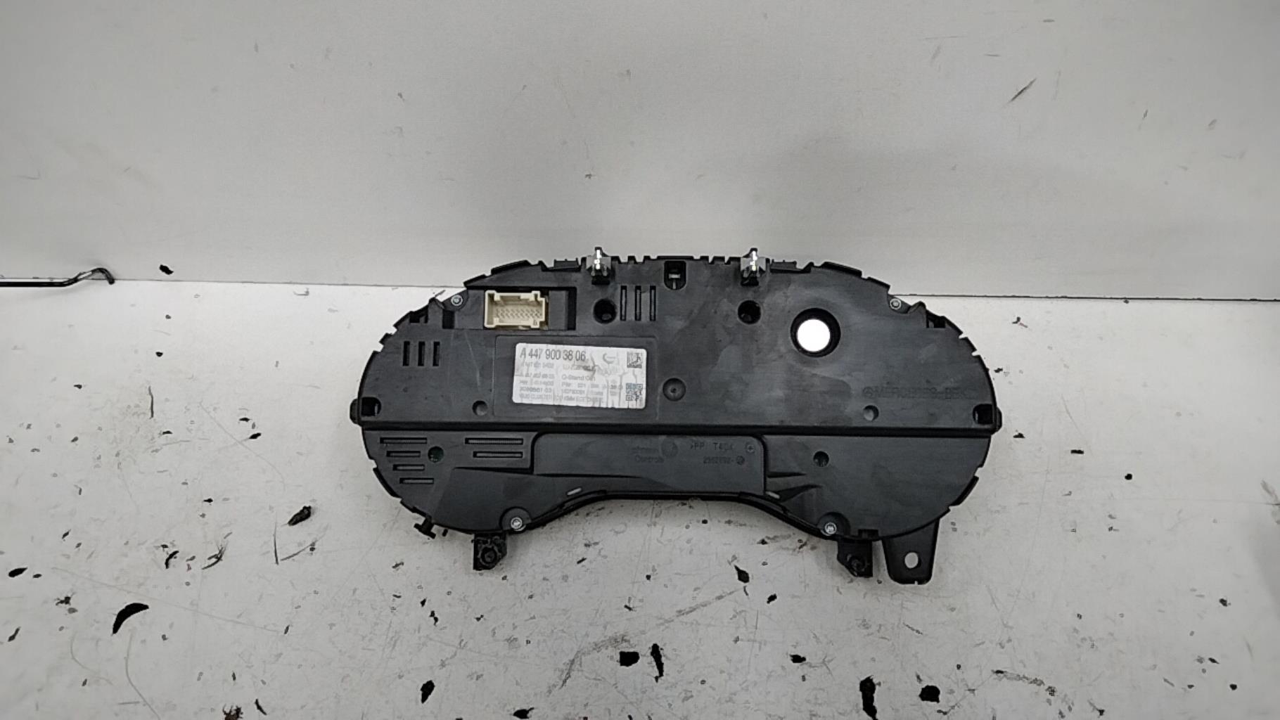 Compteur MERCEDES VITO 447 PHASE 1 Diesel - 1