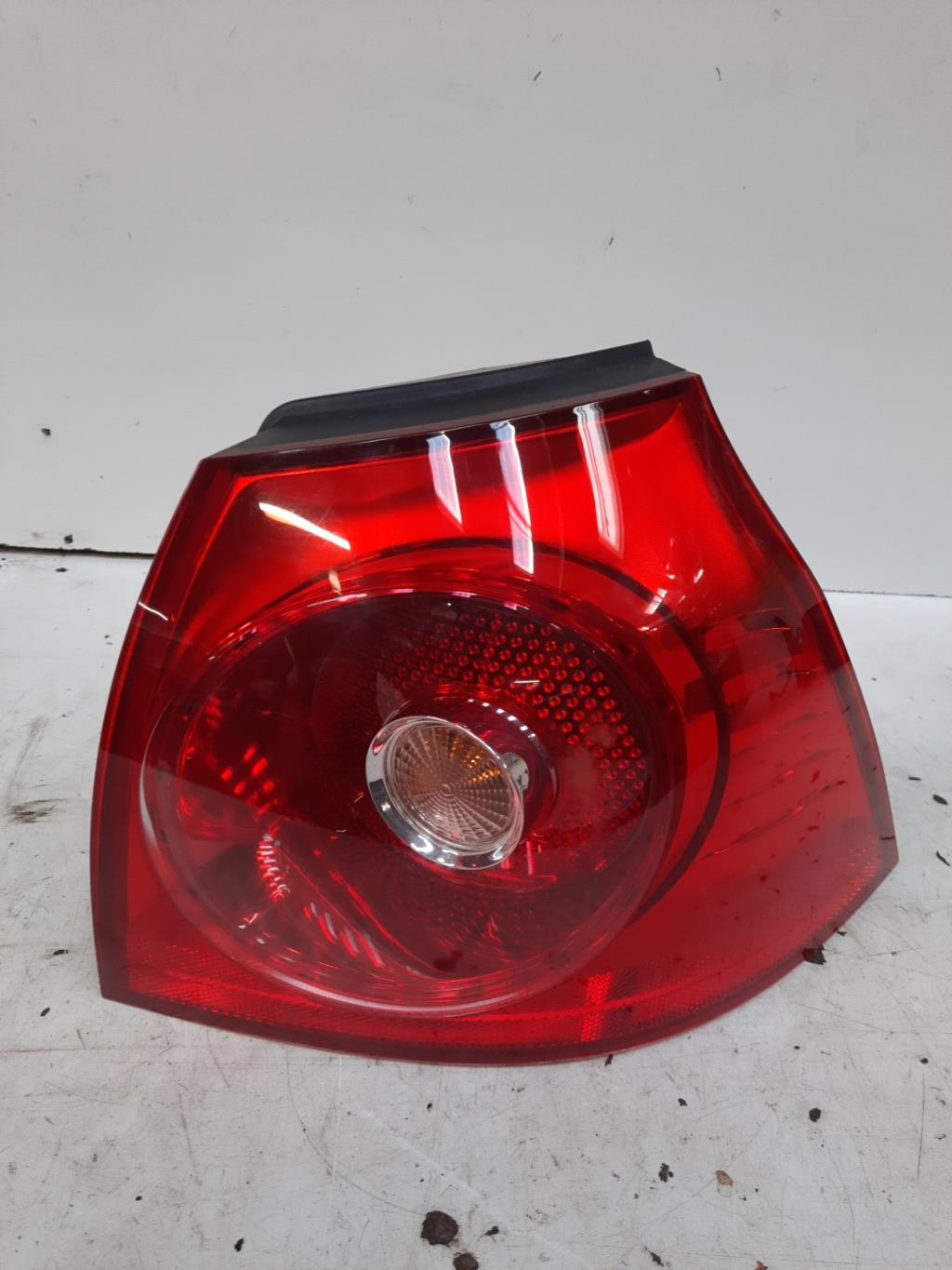 Fanale posteriore principale destro (luci) VOLKSWAGEN GOLF 5 Gasolina - 1