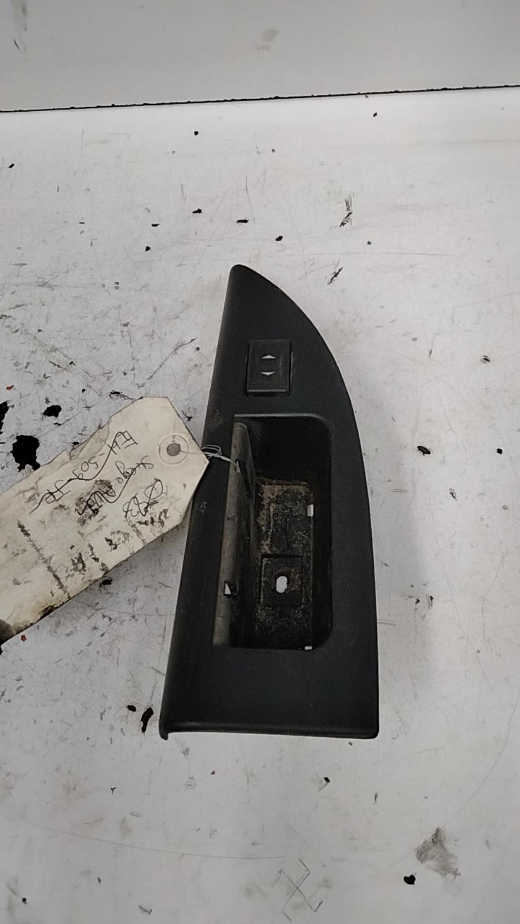 Interruttore lavacristalli posteriore destro FORD MONDEO 2 BREAK Diésel - 1
