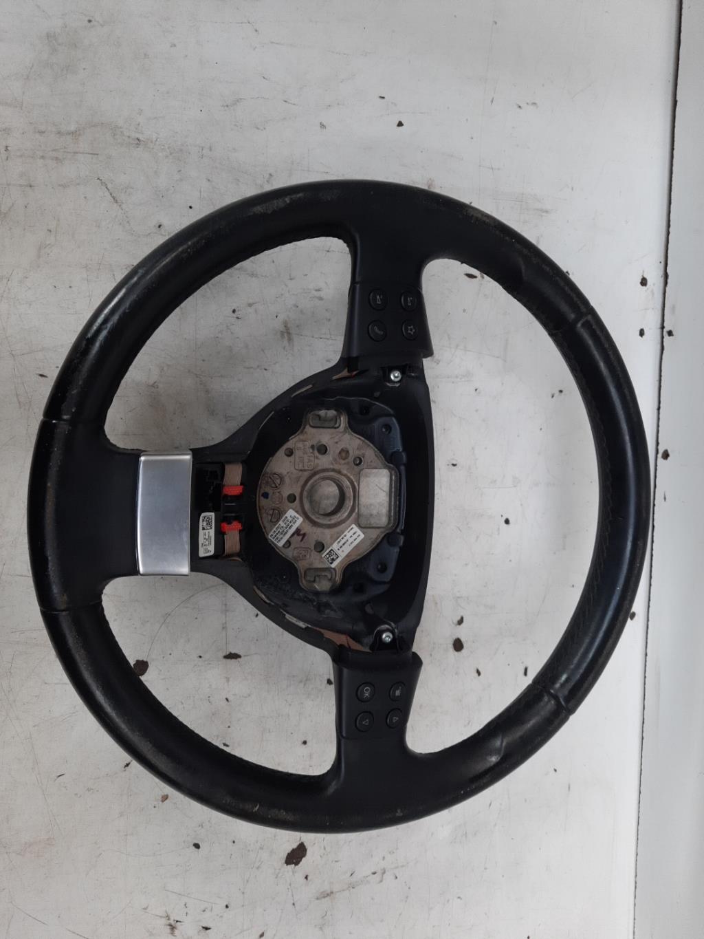 Volant VOLKSWAGEN GOLF 5 Essence - 1