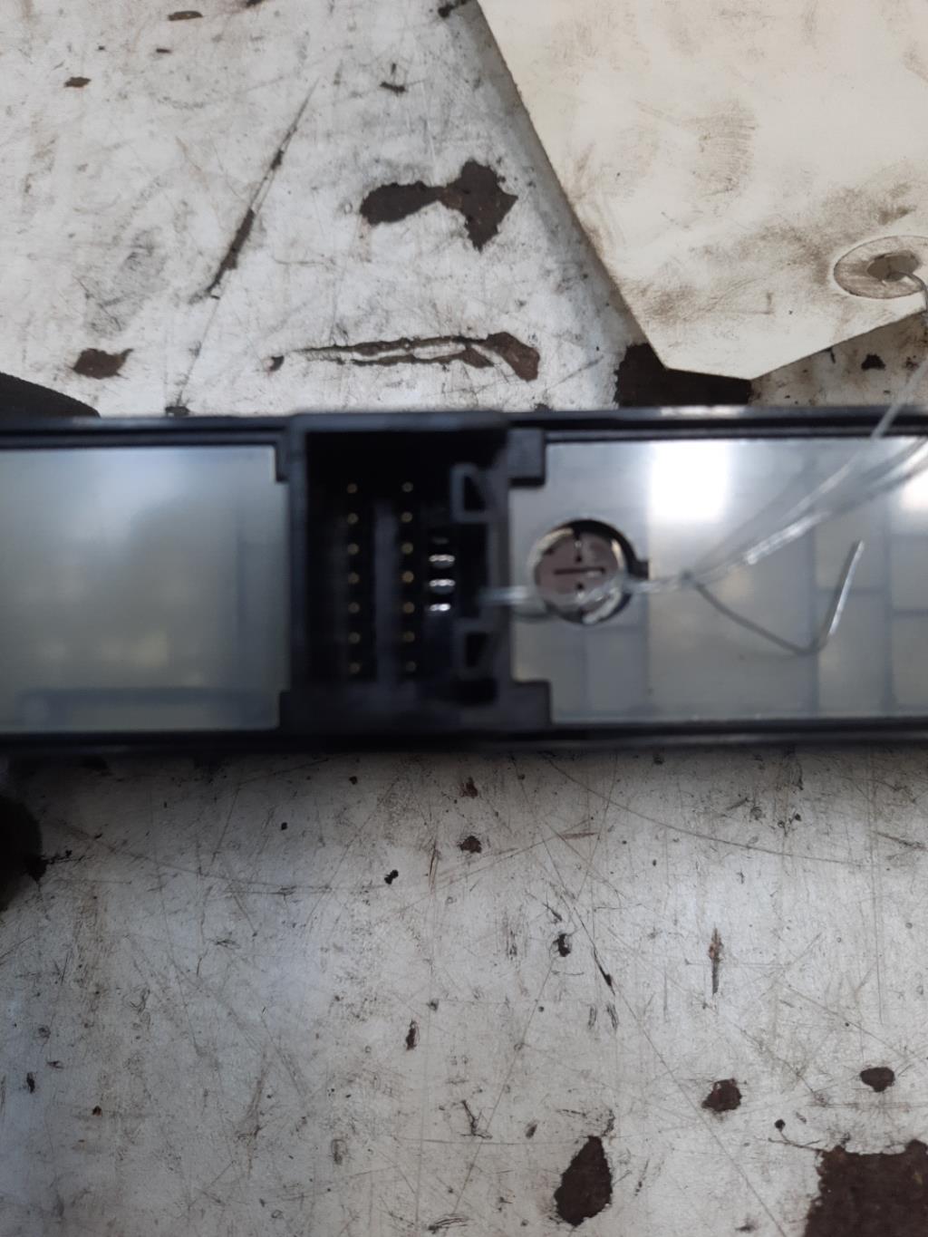 Bouton de warning TOYOTA COROLLA VERSO 2 PHASE 1 Diesel - 1