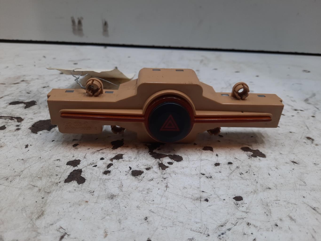 Bouton de warning KIA CARENS 3 Diesel - 1