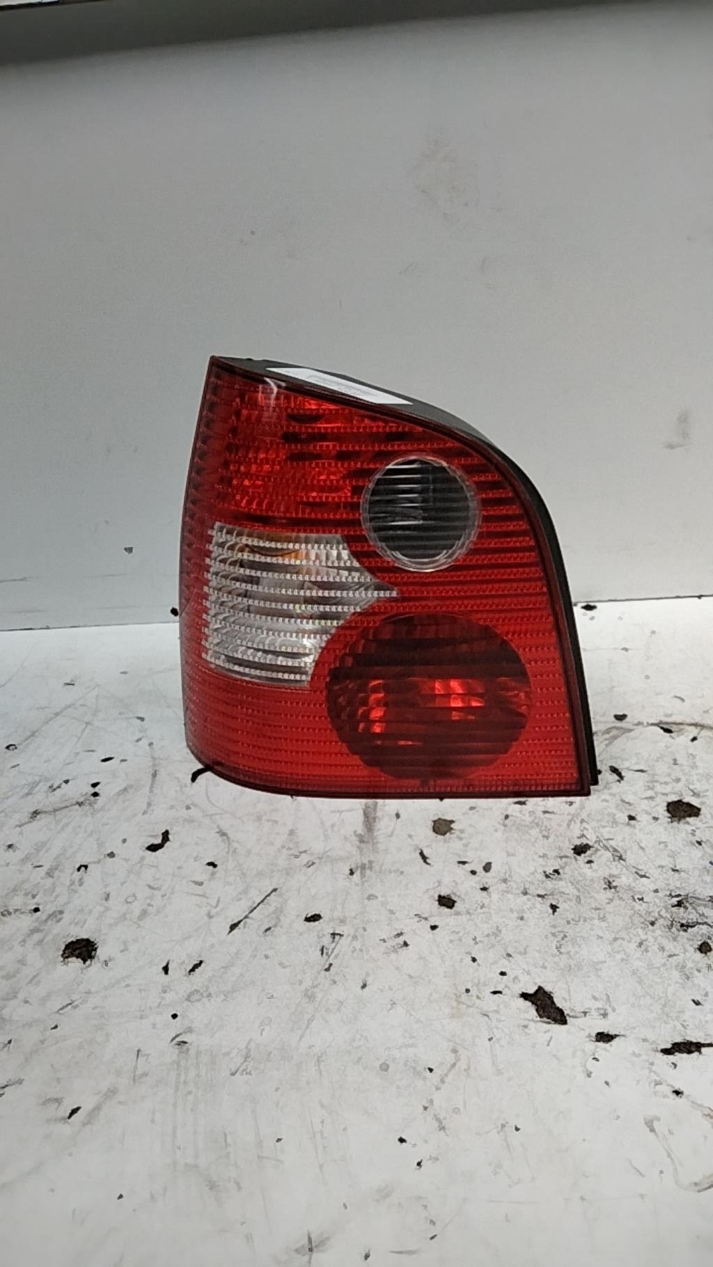 Fanale posteriore principale sinistro (luci) VOLKSWAGEN POLO 4 PHASE 1 Diésel - 1