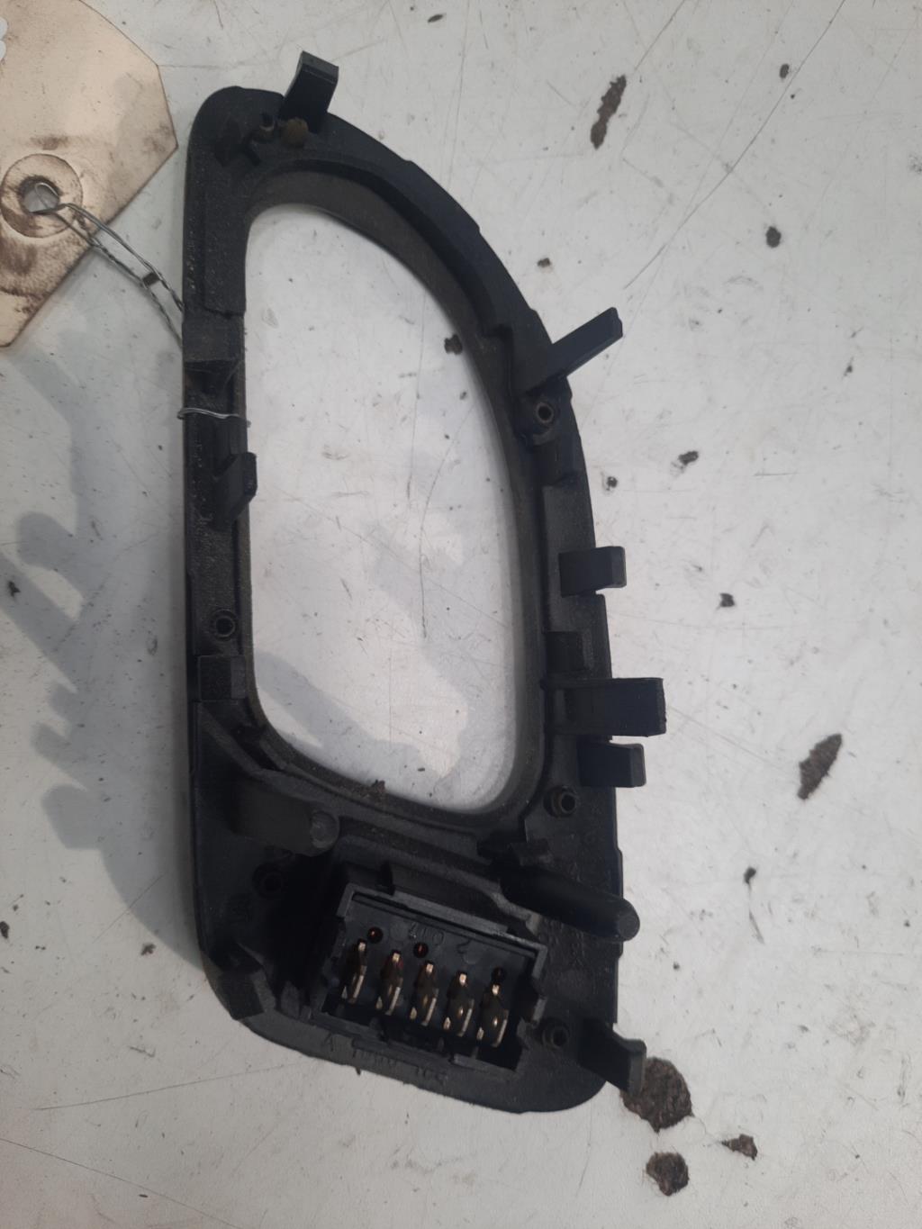 Interruttore lavacristalli posteriore destro PEUGEOT 607 PHASE 1 Diésel - 1