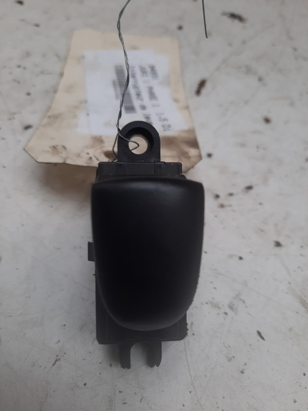 Interruttore lavacristalli posteriore sinistro NISSAN JUKE 1 PHASE 1 Diésel - 1