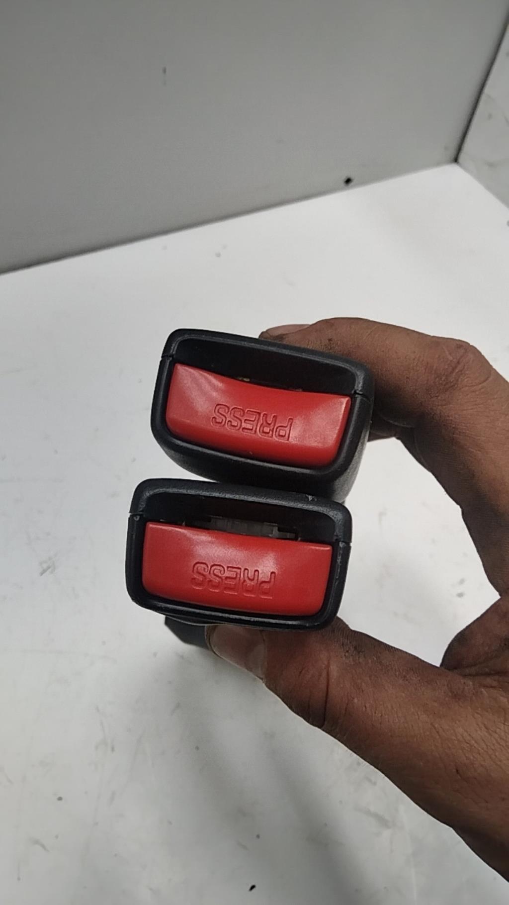 Aggancio cintura sicurezza posteriore sinistro HONDA CIVIC 7 Gasolina - 1